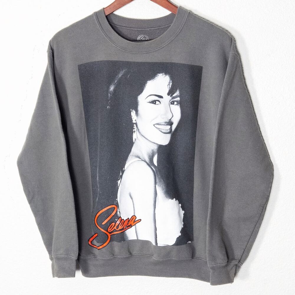 Selena Graphic Sweatshirt Gray Crewneck XS 90s Pop Tribute Portrait